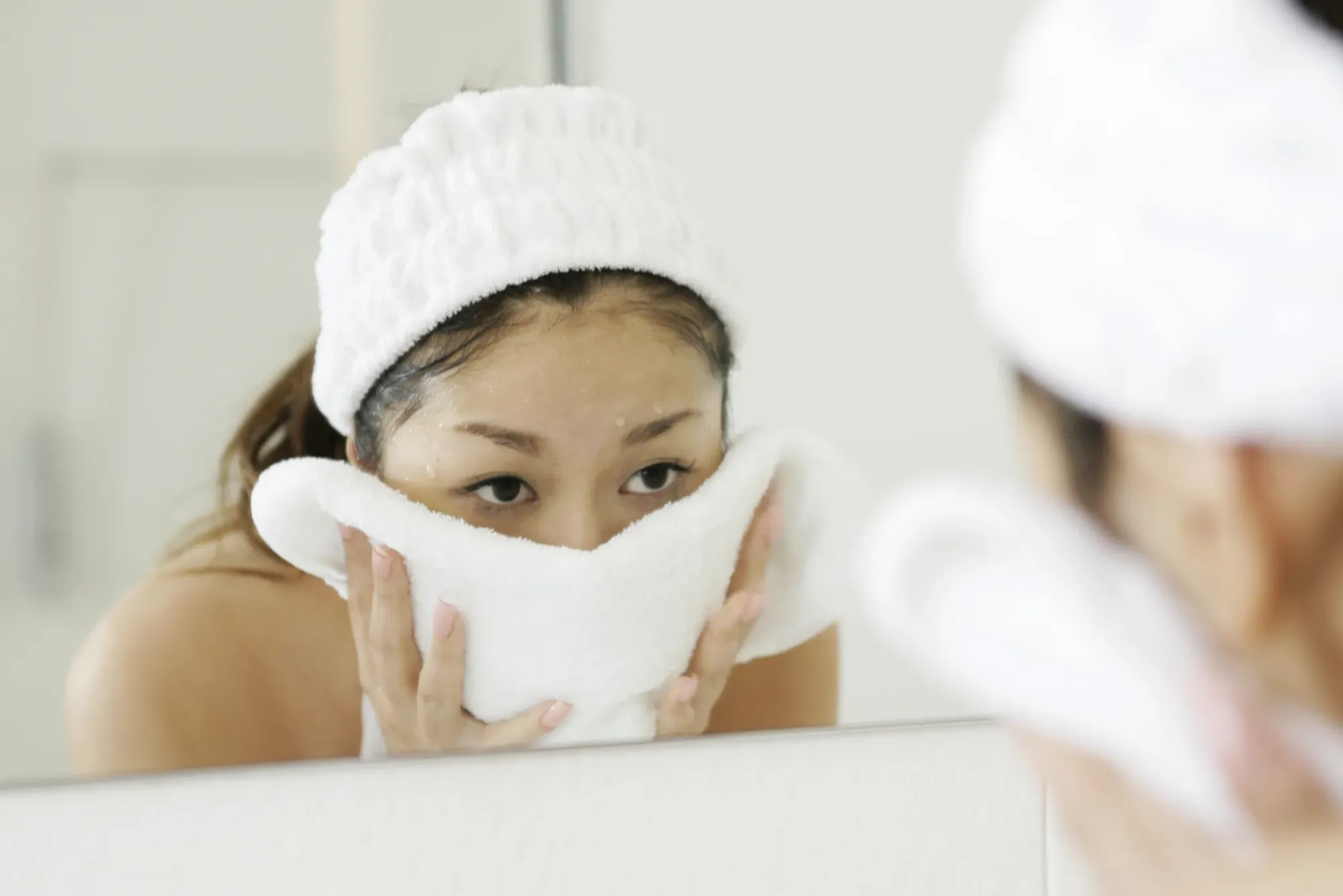 When it comes to skincare, we often focus on the products we apply to our faces, but what about the tools we use? Enter the humble face towel – a staple in any skincare routine. But with so many options available, how do you choose the perfect one for your skin? In this comprehensive guide, we'll delve into everything you need to know to make an informed decision. Understanding Your Skin's Needs Understanding your skin type is crucial when selecting a face towel. Face towels are not one-size-fits-all; different materials offer various benefits and drawbacks. For example, if you have sensitive skin, opting for a biodegradable face towel made from gentle materials like bamboo could be a game-changer. Conversely, those with oily skin might prefer the absorbency of microfiber towels. Exploring Face Towel Materials The material of your face towel can significantly impact its performance. Cotton towels are a classic choice, known for their softness and absorbency. Alternatively, microfiber towels offer quick drying times and are excellent for travel. For the environmentally conscious, biodegradable face towels made from sustainable materials provide peace of mind without compromising on quality. Sustainability in Face Towels In recent years, there has been a growing demand for eco-friendly alternatives in the beauty industry. Biodegradable face towels are an excellent choice for environmentally conscious consumers. Made from materials like bamboo or organic cotton, these towels break down naturally over time, reducing their impact on the planet. Additionally, many brands now prioritize sustainable manufacturing processes, ensuring that your skincare routine is not only effective but also eco-friendly. Choosing the Right Size and Thickness The size and thickness of your face towel can affect its performance and versatility. Standard face towel dimensions are typically around 12x12 inches, but you may find variations to suit your preferences. When selecting a thickness, consider how much moisture you want the towel to absorb. Thicker towels offer more absorbency, while thinner towels are lightweight and quick-drying. Maintaining Your Face Towels Proper maintenance is essential to prolong the life of your face towels and ensure they remain hygienic. Washing and drying your towels regularly will prevent the buildup of bacteria and mildew. Avoid using fabric softeners, as they can leave a residue that reduces absorbency. Instead, opt for natural detergents and air dry your towels whenever possible. FAQs About Face Towels Can I use the same towel for my face and body? It's generally recommended to use separate towels for your face and body to prevent the transfer of bacteria. How often should I replace my face towel? Ideally, you should replace your face towel every 2-3 days to maintain hygiene. Are there any special considerations for acne-prone skin? For acne-prone skin, it's essential to choose a soft, gentle towel to avoid irritation and aggravating existing breakouts. Can I use fabric softener on my face towels? It's best to avoid fabric softener, as it can leave a residue on towels that reduces absorbency. What is the best way to store face towels to prevent bacterial growth? Store your face towels in a clean, dry area with good air circulation to prevent bacterial growth. Avoid leaving them damp or folded for extended periods.