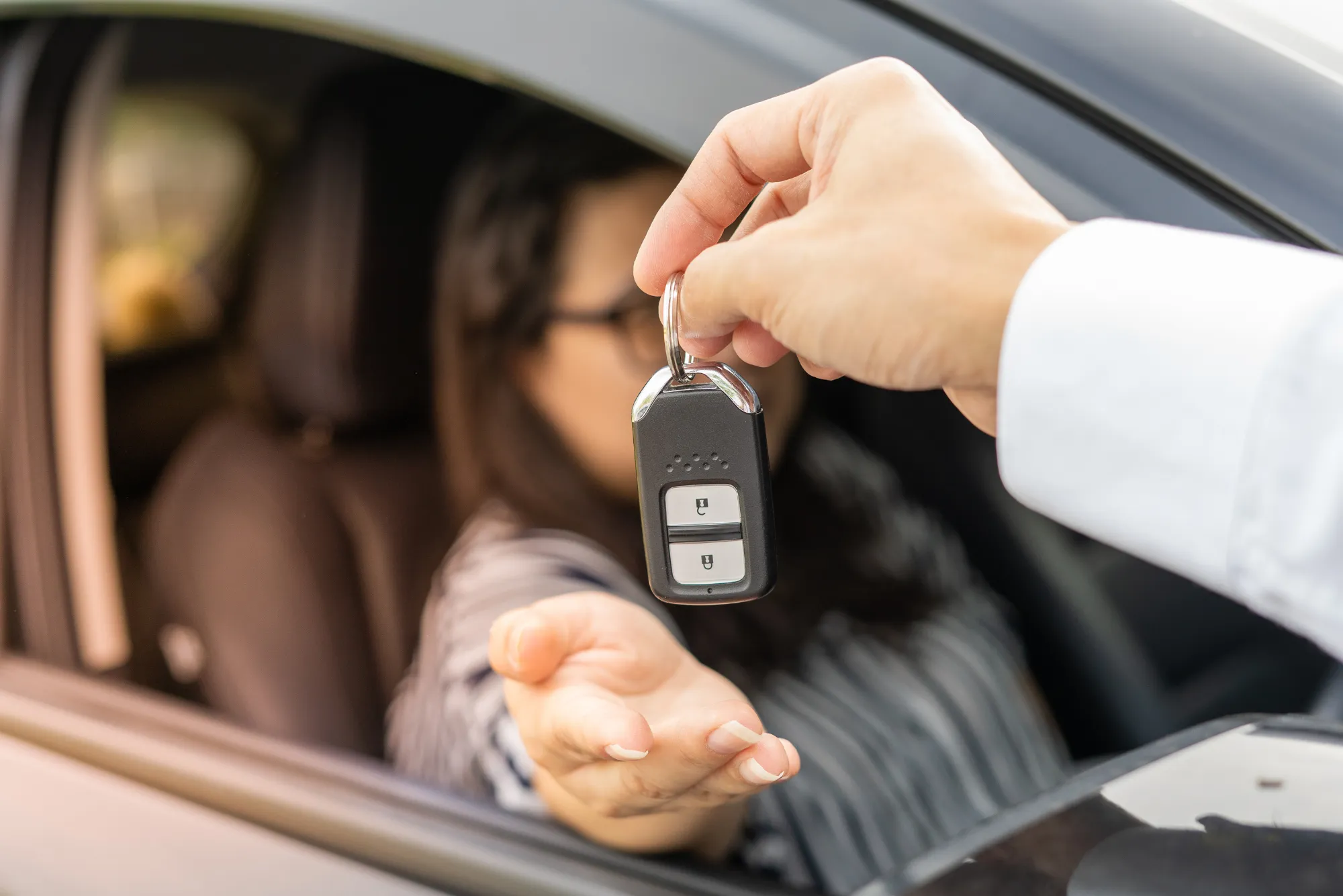 Top Tips for Renting a Car Without a Deposit for Short-Term Stays in Dubai