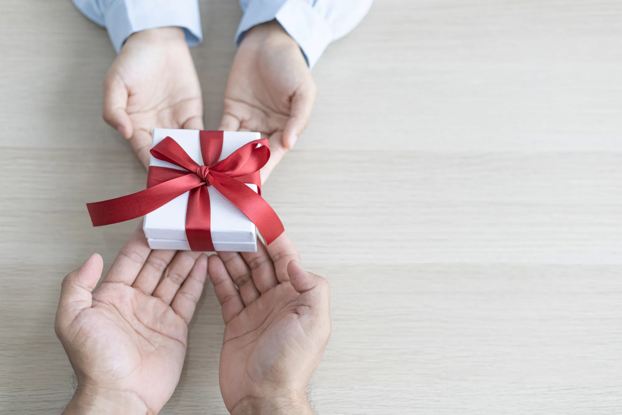 Discover how corporate gifts in Dubai help businesses build loyalty and boost brand recall across the UAE with smart, impactful promotional strategies.