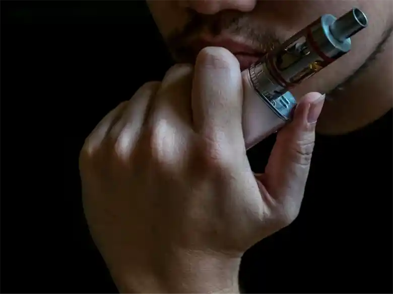 Battle of the Pods in the UAE: Geekvape AQ vs. Uwell Caliburn G2 – An In-Depth Comparison