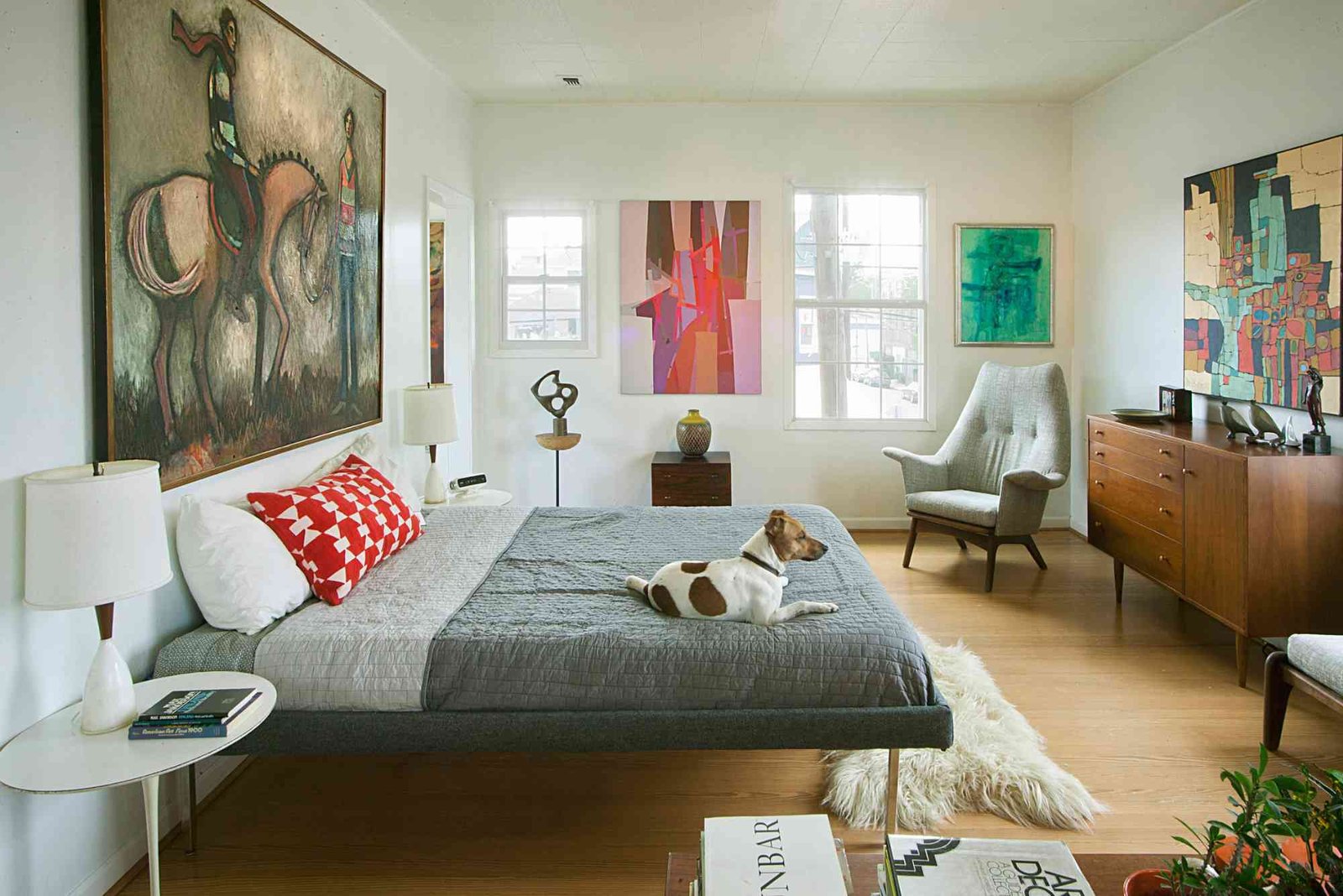 How to Decorate a Small Studio Apartment: Space-Saving Ideas and Tips