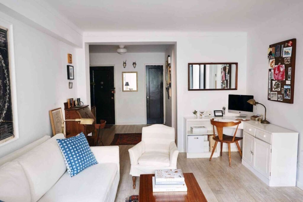How to Furnish a Small Apartment: Essential Pieces and Space Hacks
