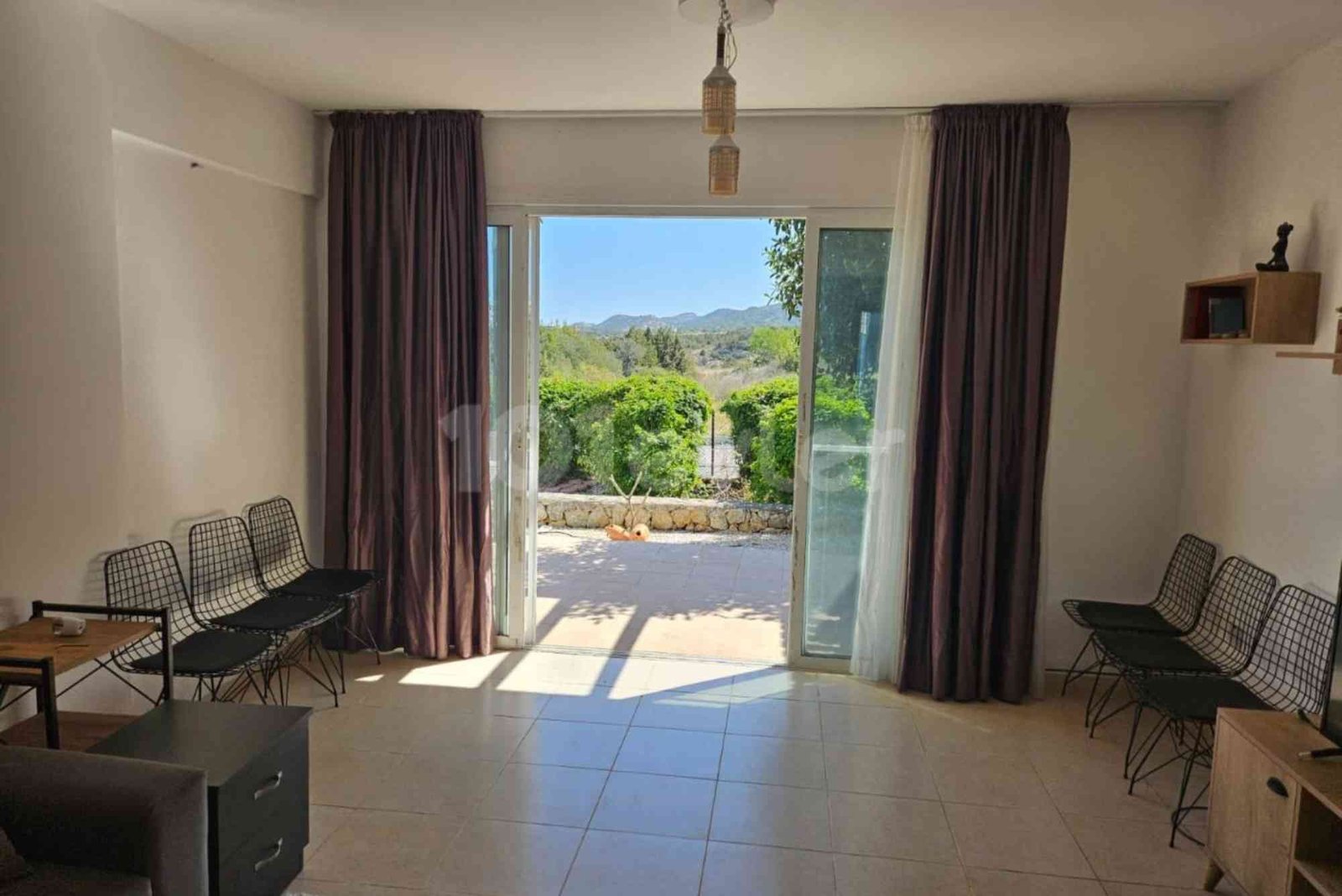 How Long Can You Reserve an Apartment? Holding Fees and Deadlines