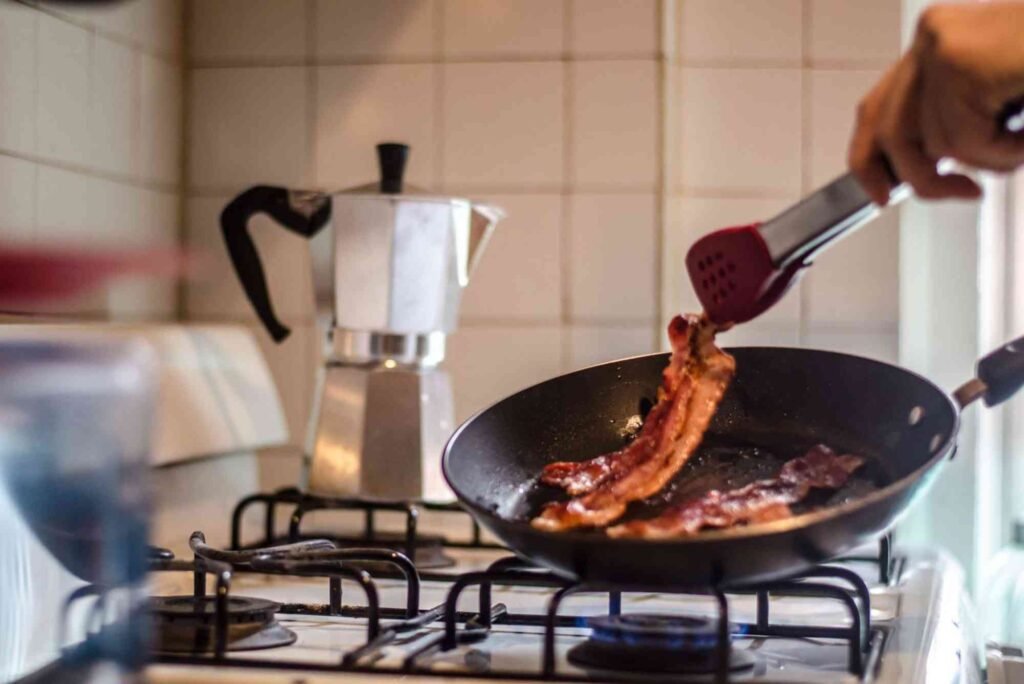 How to Get Rid of Cooking Smell in an Apartment: Simple Fixes