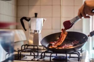 How to Get Rid of Cooking Smell in an Apartment: Simple Fixes