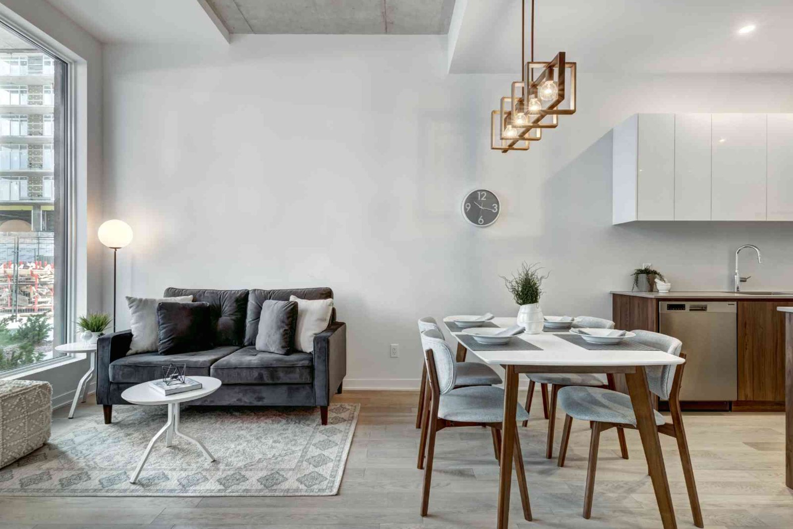 How to Maximize Space in a Small Apartment: Multifunction Furniture Ideas