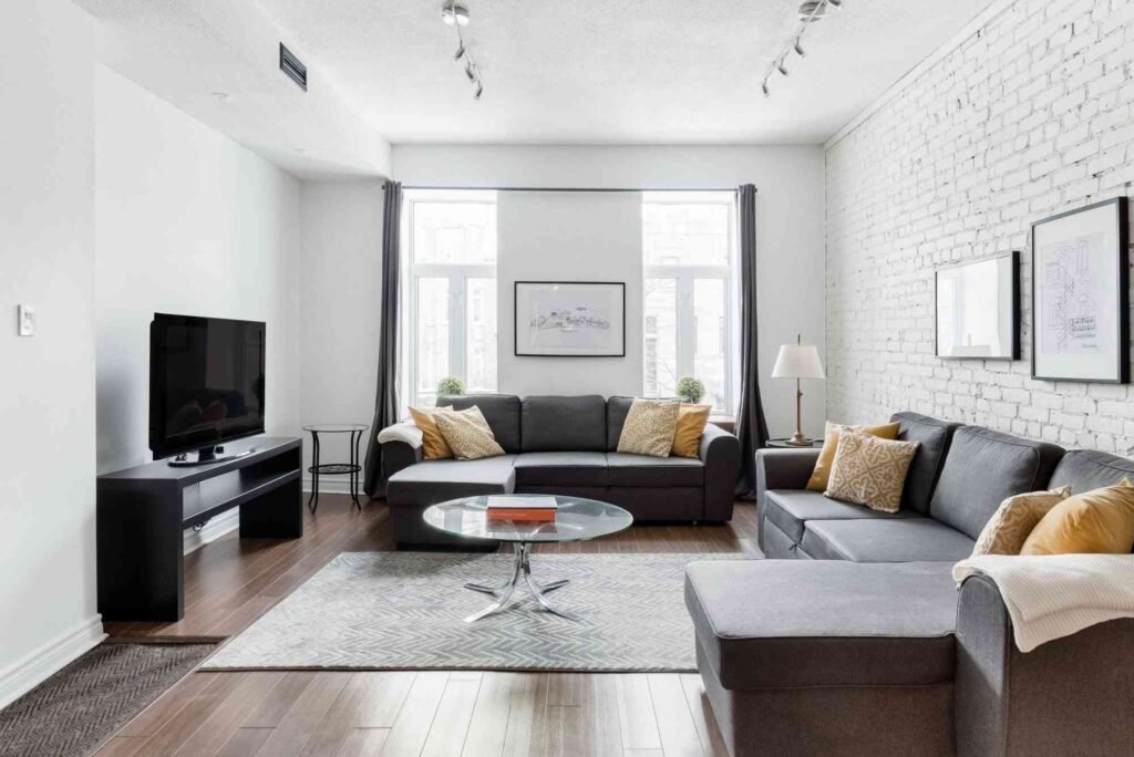 How to Rent an Apartment in Toronto: Neighborhoods, Prices, and Tips