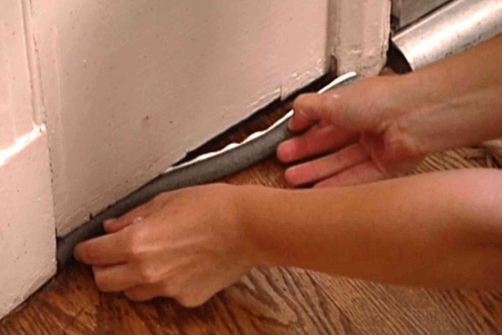 How to Soundproof a Room in an Apartment: Walls and Doors Guide