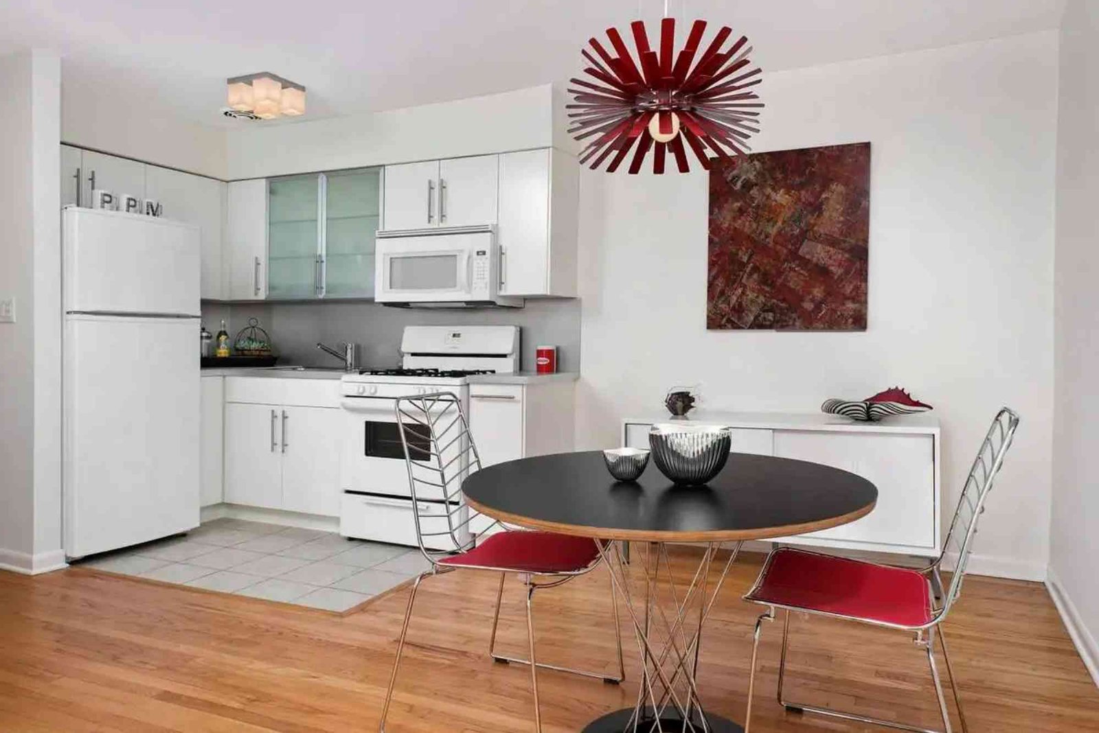 Studio Apartment vs One-Bedroom: Key Differences, Costs, and Pros and Cons