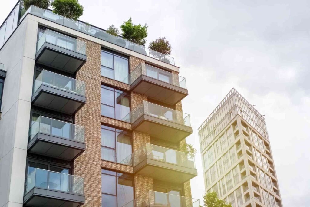 What Is an Apartment Building? Types, Ownership, and Common Facilities