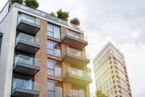 What Is an Apartment Building? Types, Ownership, and Common Facilities
